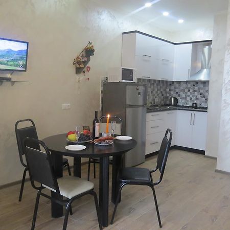 Real Palace 18 Pirosmani Apartment Batumi Ngoại thất bức ảnh
