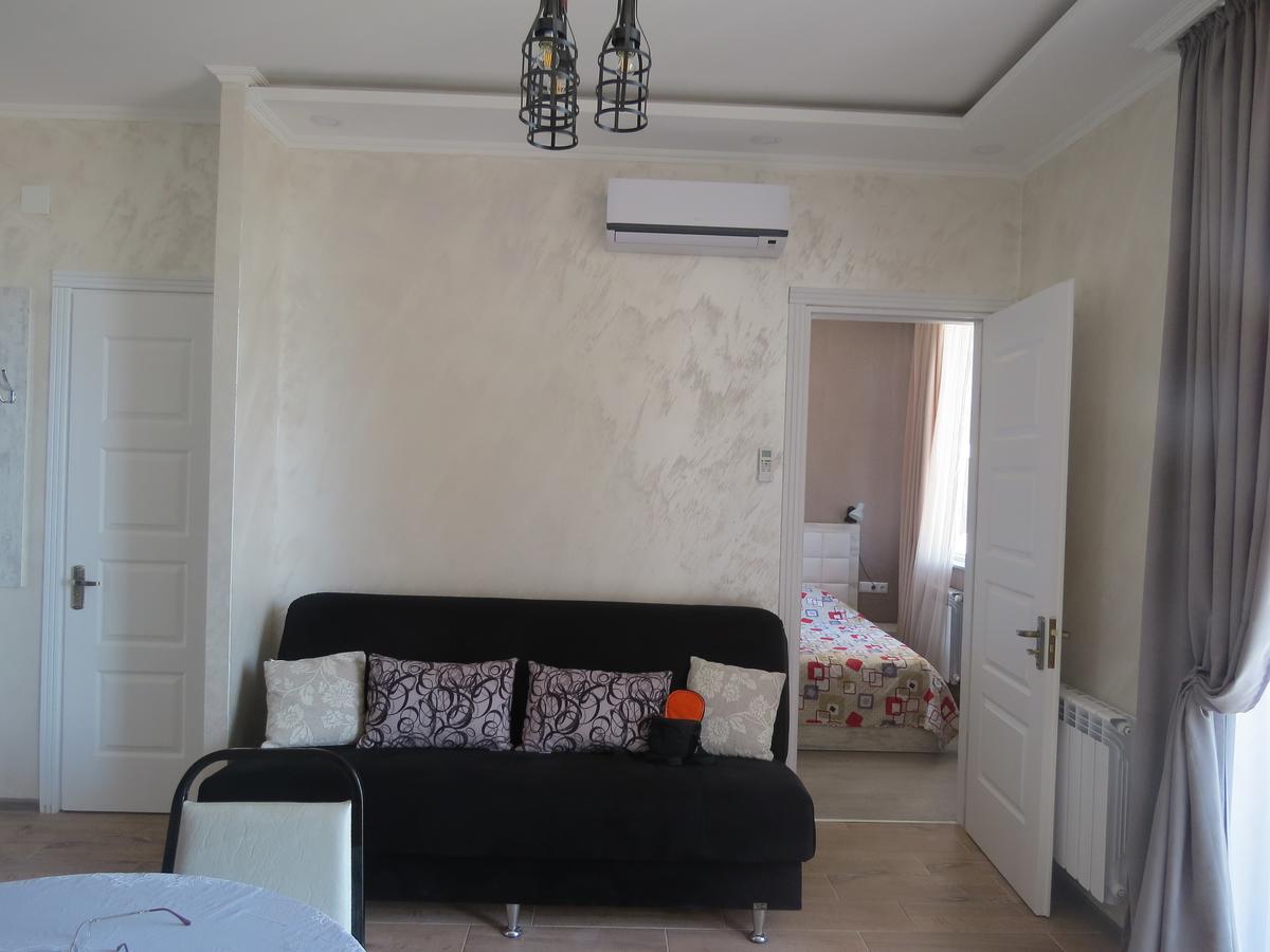 Real Palace 18 Pirosmani Apartment Batumi Ngoại thất bức ảnh