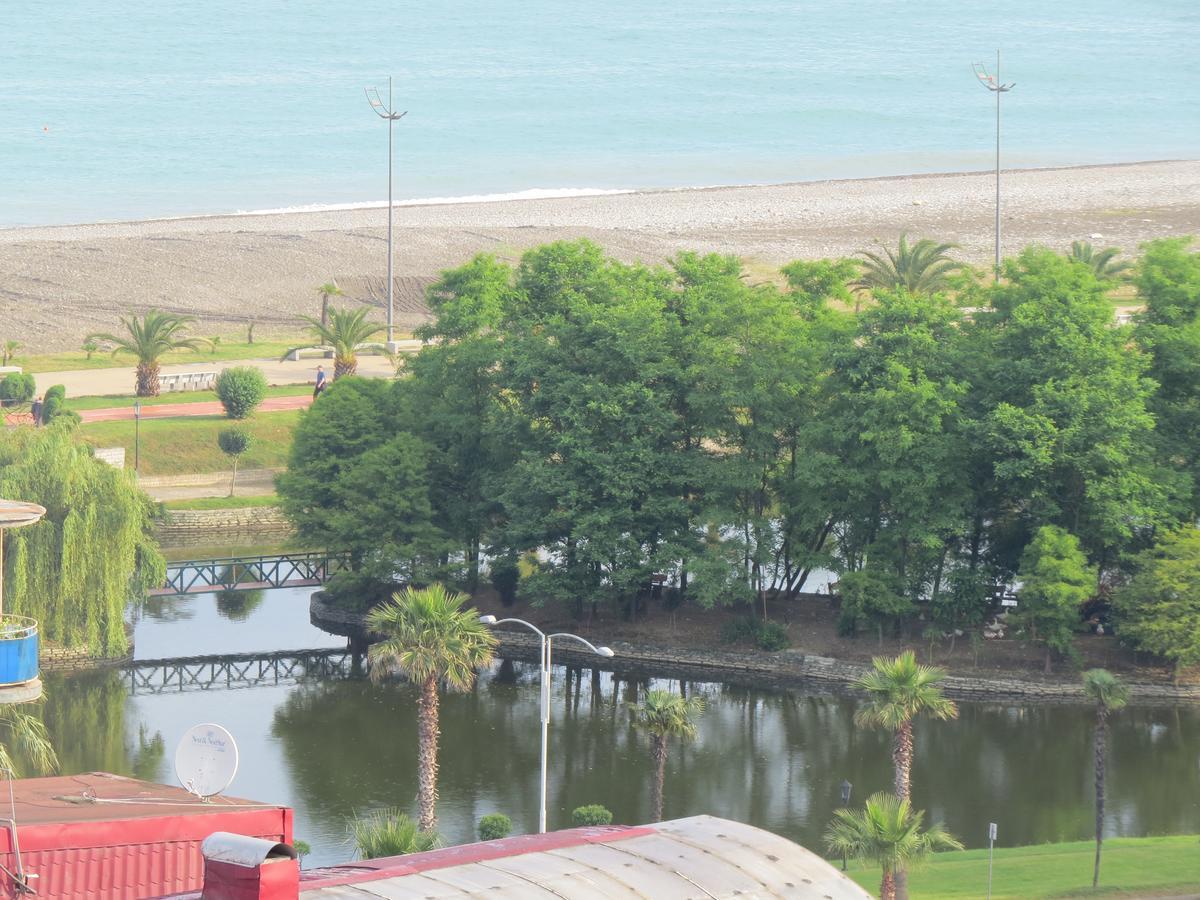 Real Palace 18 Pirosmani Apartment Batumi Ngoại thất bức ảnh